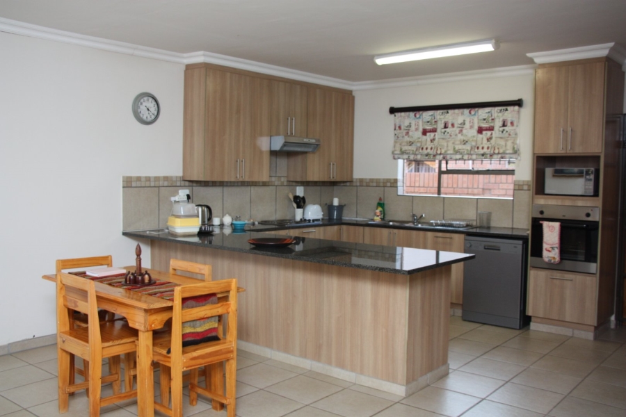 2 Bedroom Property for Sale in Langenhovenpark Free State